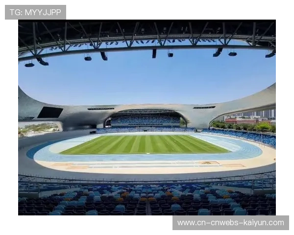 德胜体育中心气氛热烈，球迷助威声震天